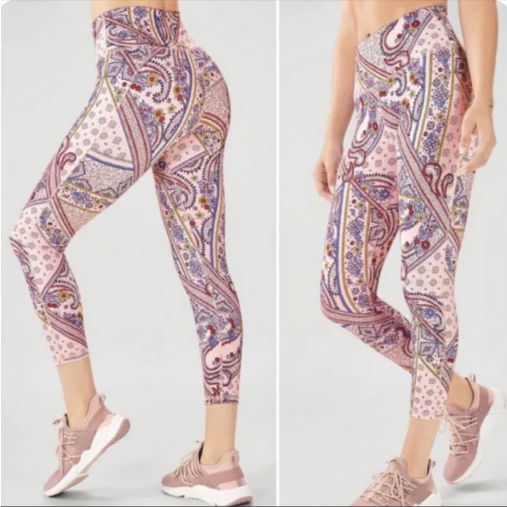 Define PowerHold® High-Waisted Capri Paisley Sport XL